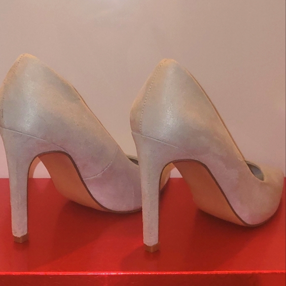 Forever 21 Silver Suede Pointy Toe Pumps, sz 6 - Picture 3 of 6